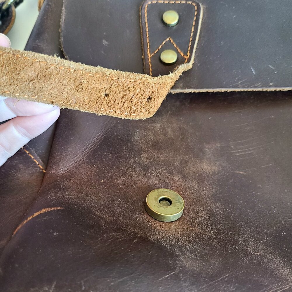Vintage unisex brown leather brief case/document/laptop bag with long strap. - Picture 10 of 10